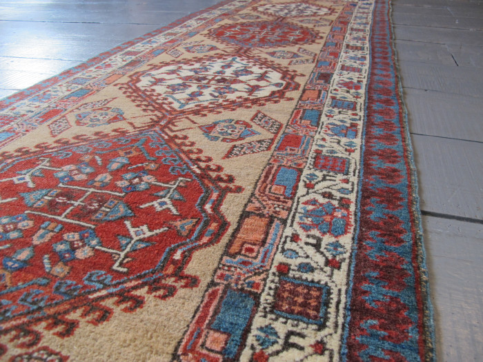 Short and Narrow Sarab Runner